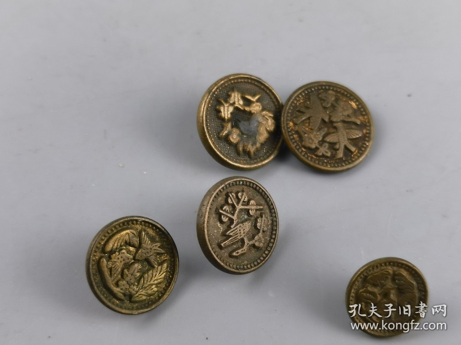 雕花鸟老铜扣