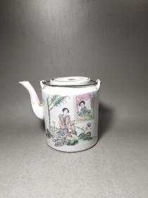 粉彩仕女茶壶