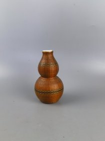 藤编包葫芦形小瓷瓶