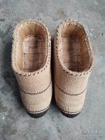 民国时期手工编织小脚草鞋，长20公分，品相完美没有破损
