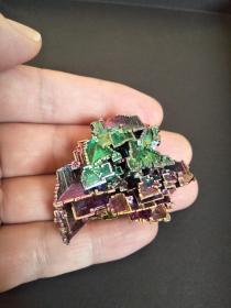 辉锑矿金属结晶体