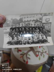 78年内江市中专篮球乒乓球运动会内江财贸学校代表队留影