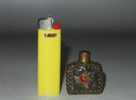 捕捉美好时代的味道—1930年代初法国精致刺绣携帯用玻璃香水瓶