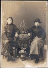 1940年代新京（长春）家庭二人照（老照片）