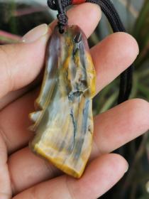阿拉善彩玉原石雕刻吊坠