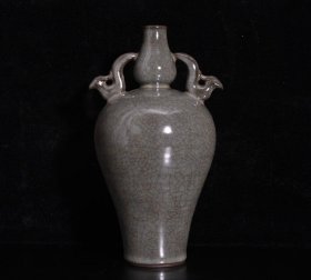 宋官窑凤耳瓶，高25.6×14.5厘米
