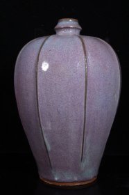 钧瓷海棠红瓜棱梅瓶，高26.5×19厘米