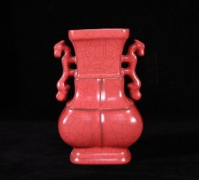 宋汝窑红釉宋徽宗款双耳瓶，高17×10.5厘米
