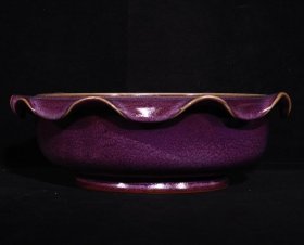 宋钧窑官字款玫瑰紫釉折边洗，高8.3×25.8厘米