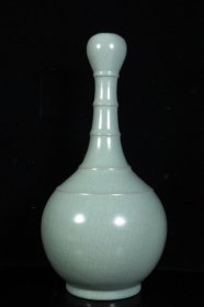 宋汝窑蒜头瓶，高31×15厘米