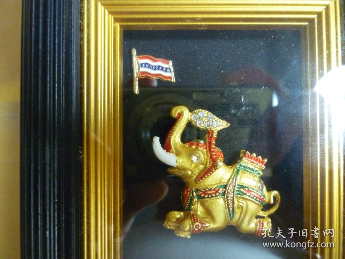 泰国镀金小象   摆件  十分精致精美.
制作者:  泰国
材质:  金属
年代:  2000年代 (2000-2009)
尺寸:  10.3 × 12 × 3 cm