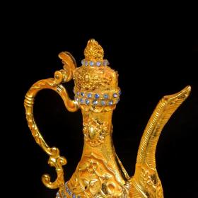 珍藏铜鎏金馕嵌宝石酒壶
重129克高11宽8厘米