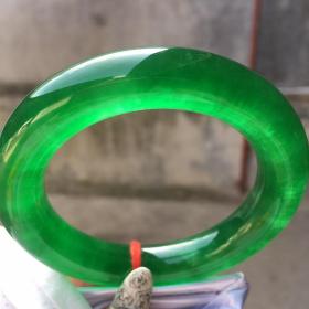 清代天然翡翠圆杆绿手镯
内径57.5mm  宽14mm