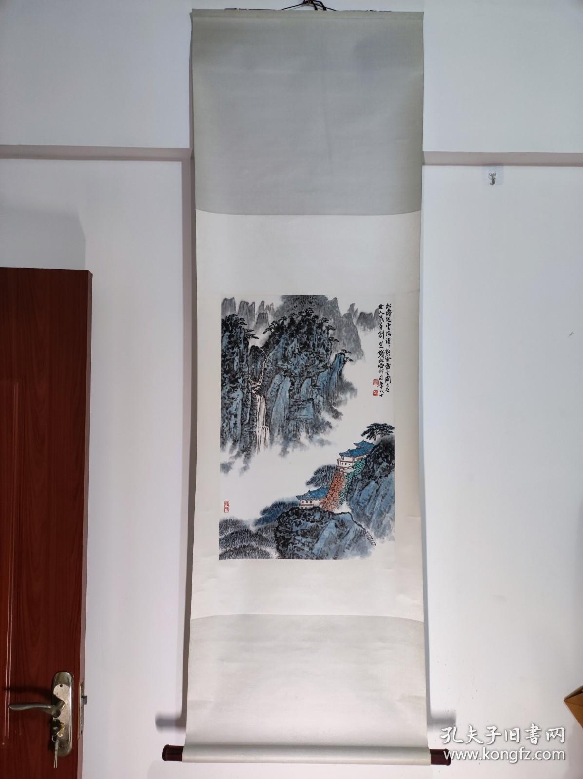 1012号卷轴国画写意山水松石 云海松涛 画心尺寸45.5×68.5cm 作者：钱松喦 参考出处2004-05-15 中国嘉德拍卖公司 中国嘉德2004春季拍卖会 305 钱松喦 云海松涛 镜心 题识：松涛起云海，谡谡动风雷。玄圃今在世，人民手创来。 钱松喦1899年-1985年，又名松岩、松喦，号芑庐主人，江苏宜兴人。曾任江苏省国画院院长、名誉院长，江苏省美术家协会主席，中国美术家协会常务理事