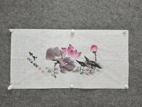 sc286号国画写意花卉荷花 荷香 69×35cm 作者：王永兰 女 1954年2月生 甘肃省天水市人 现为天水市美术协会会员 天水市老年大学研究会理事 天水市老年书画研究会会员 甘肃省农研会天水分会会员兼副主任 中国老年书画研究会理事