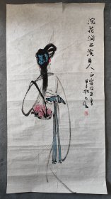 B44647號(hào)國(guó)畫(huà) 寫(xiě)意人物 西施浣紗 浣花夫人 100×50cm 作者：李瓊玖，浣花溪上浣花人。正容同志囑，甲子秋九翁。出處：2013-07-28 四川嘉寶拍賣(mài)公司 2013年春季拍賣(mài)會(huì) 0301 李瓊久 1984年作 浣花女 鏡框