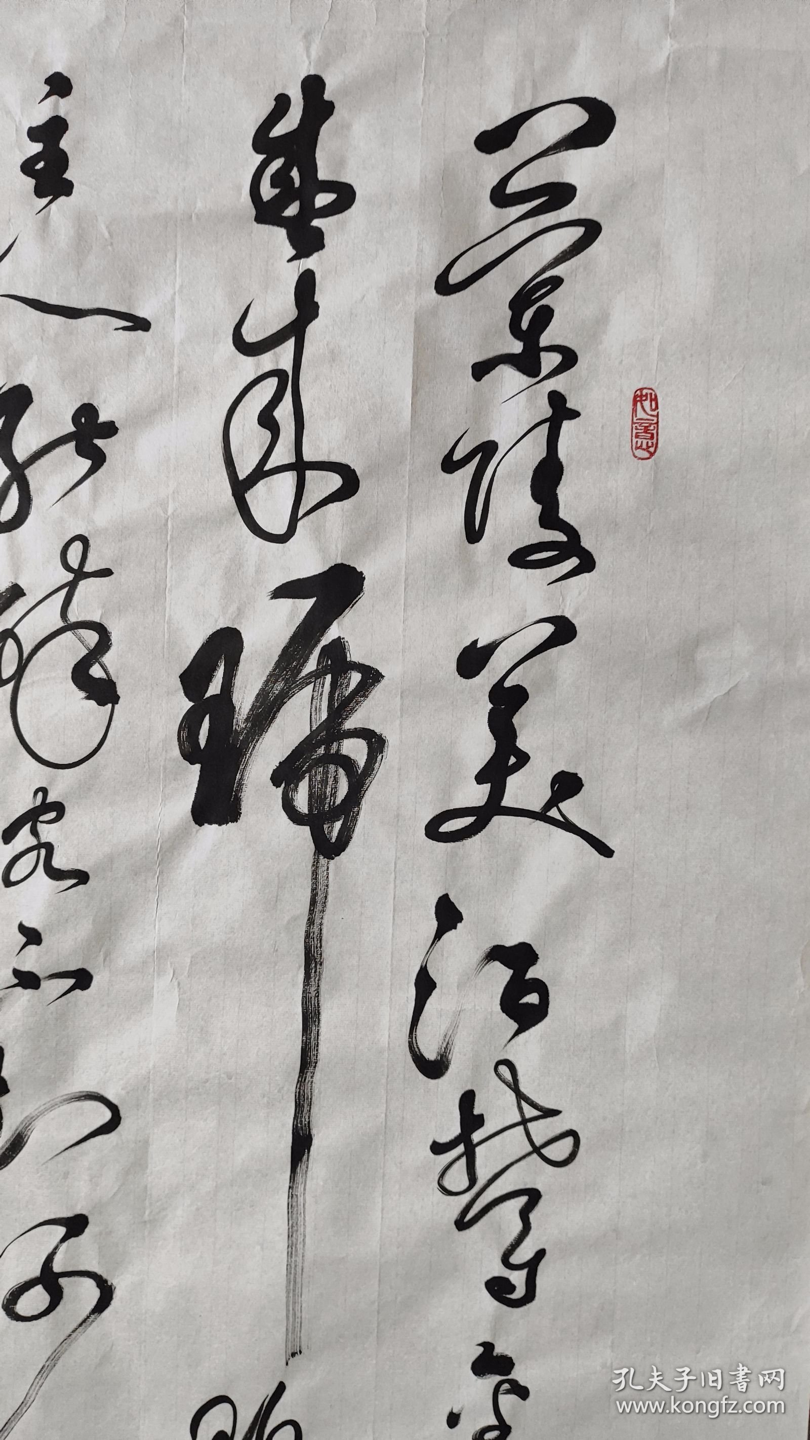 B40377号书法 李白 客中作 138×68cm 作者：李超敏，男，1968年生，安徽省 砀山县，10岁起开始临摹王羲之、颜真卿、欧阳询、怀素等名人字帖，并经常登门向书法大家求教，逐步形成自己的独特风格，从事书法教育，由中国硬笔书法协会、中国诗书画家网等联合举办第六届“羲之杯书法名家邀请赛”荣获“一等奖”。 兰陵美酒郁金香，玉碗盛来琥珀光。但使主人能醉客，不知何处是他乡。