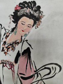 2132号卷轴国画写意人物杨贵妃 醉和春 画心61×34cm 作者：陈政明 侍儿扶起娇无力,始是新承恩泽时。金屋妆成娇侍夜,玉楼宴罢醉和春。庚申年夏月写贵妃醉酒于汕岛 政明 刘旦宅藏印 出处：1986年 桂林无线电一厂挂历月历 恭贺新禧 陈政明页面