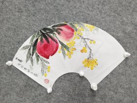 sc293号国画写意花卉蟠桃枇杷 寿桃 46×19cm 作者：李明兰 女 山东省济南市莱芜区张家洼街道北王家庄村人 2016年，加入莱芜市东方书画研究院学习。