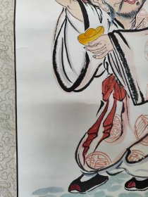 2168号卷轴国画写意禅意画人物大财主 财福双全 画心62×33cm 作者：石僧 财福双全 壬寅端午节 光州石僧作  石僧，原名姜兆兴，别署石僧，哑石山房主人，1976年生，祖籍青岛崂山，现居莱州。善泥塑，临习油画二十余年，近年转习国画，为琅琊近僧先生入室弟子。