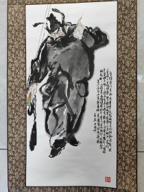 1946号卷轴国画写意人物 钟南山进士钟馗像 画心68×34cm 作者：王西京 世传唐明皇病虐，昼梦一大鬼。破帽朱袍朝靴角带，捉小鬼啖之，自称终南进士钟馗，尝应举不第，触阶而死，明皇觉醒而瘳之。遂召吴道子图其像，云云自唐已盛行。时翰林院例，以岁暮进钟馗像于厅堂门首，以驱邪纳福，此说迄今尚传。丙寅岁夏拂署漫草终南进士图 长安王西京 2006- 中国嘉德拍卖公司 06年第1期嘉德四季拍卖会1153