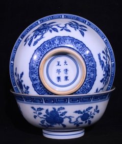 清雍正青花三果纹碗一对，高7.4×16.7厘米