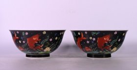 清雍正年制黑底珐琅彩鱼藻纹碗一对，高7.6×16厘米