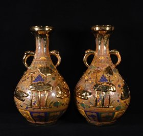 元五彩鎏金浮雕鸳鸯纹双耳瓶，高34.5×20.5厘米