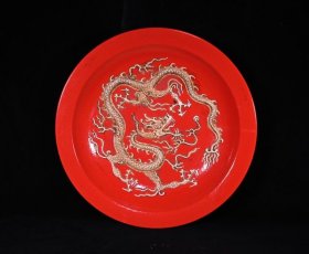 元大元至正十一年制珊瑚红釉雕刻龙纹赏盘，高8.2×43.2厘米