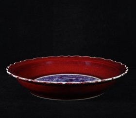 明宣德祭红釉青花海水龙纹葵口盘，高5.3×28.5厘米