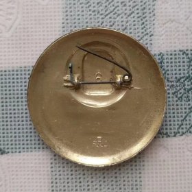 六十年代井冈山制直径4.1厘米的七朵葵花向太阳像章