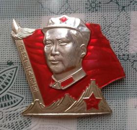 六十年代制宽6.8高6厘米的毛主席红军时期形象异型像章