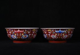 清康熙御制款珐琅彩花卉纹碗一对，高5.9×14厘米