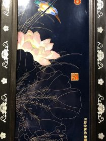 精品小叶紫檀老框镶贝壳瓷板画，紫底掐丝珐琅【花鸟】花鸟四折落地大屏风
做工精细，打磨光滑，纹路清晰，胎质优良，釉色迷人，包浆老辣。高197厘米、总长205厘米