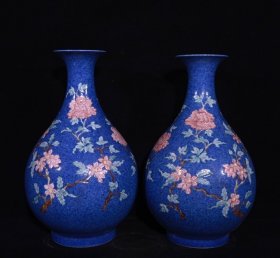 明宣德雪花蓝加彩花鸟纹玉壶春瓶一对，高39×22厘米