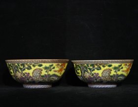 清乾隆珐琅彩十二生肖纹碗一对，高6.3×15厘米