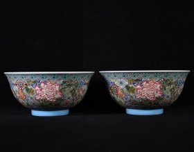 清康熙御制款珐琅彩花卉纹碗一对，高7×14.9厘米