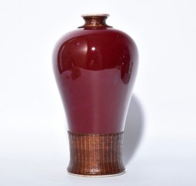 清乾隆红釉竹编梅瓶，高22×12.5厘米