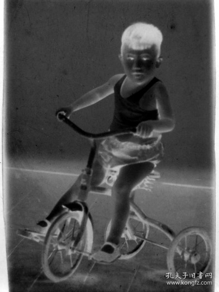 【老底片】骑童车的小男孩（96611）