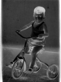 【老底片】骑童车的小男孩（96611）