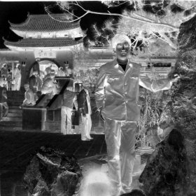 【老底片】景区里的男子（96869）