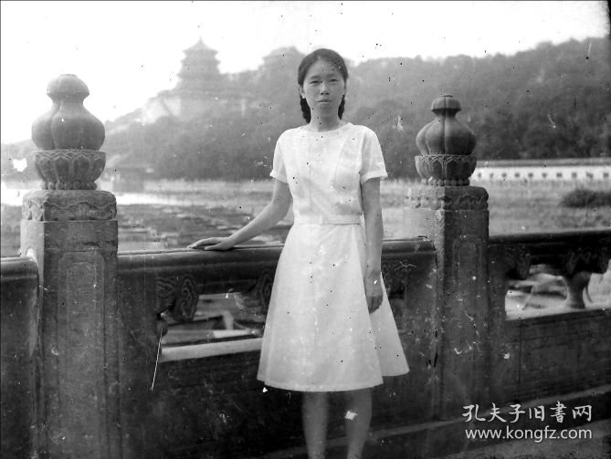 【老底片】北海公园的姑娘（94270）
