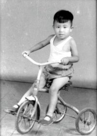 【老底片】骑童车的小男孩（96611）