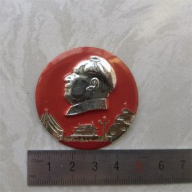 红色纪念收藏毛主席像章胸针徽章包老物件三圣地
