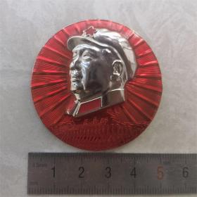 红色纪念收藏毛主席像章胸针徽章包老物件大办民兵师十周年多人物