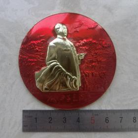 红色纪念收藏毛主席像章胸针徽章包老物件视察拿烟7厘米