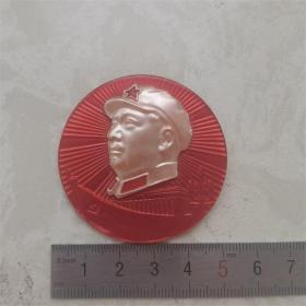 红色纪念收藏毛主席像章胸针徽章包老物件珠光有机玻璃浙2