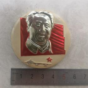 红色纪念收藏毛主席像章胸针徽章包老物件笑眯眯红旗