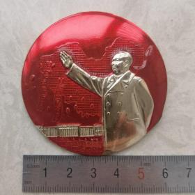 红色纪念收藏毛主席像章胸针徽章包老物件招手挥手地图