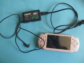 索尼PSP游戏机（正常使用.没有电池.配原装电源线）照片实拍.按照片发货